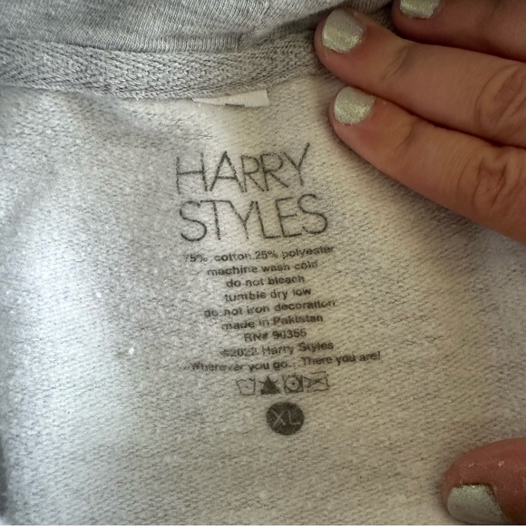 Harry’s house track list hoodie - Picture 3 of 5